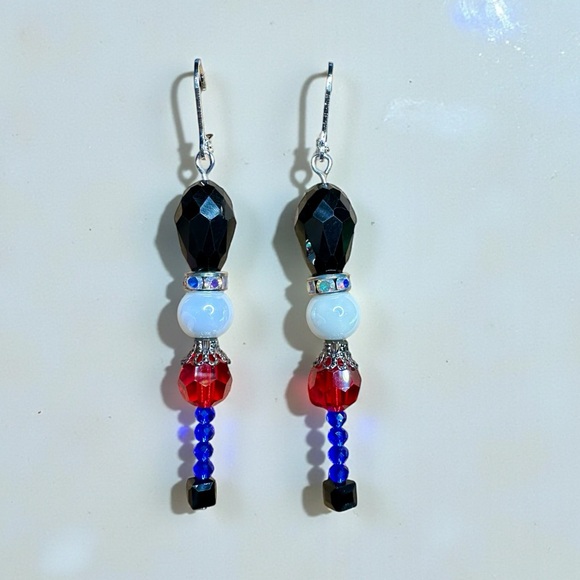 Nutcracker Solider Earrings in silver tone - Picture 3 of 5